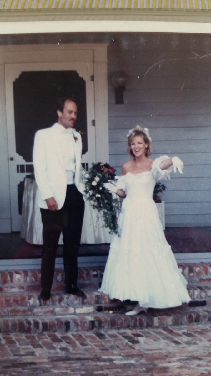 AirCal's tweet photo. 31 years of married bliss!!!!  Thank you Susie. https://t.co/3UeUNQcXWg