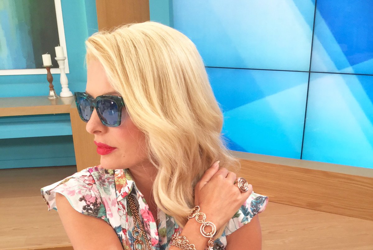 Καντε retweet κ κερδιστε το βραχιολι !!! Folli Follie ❤️