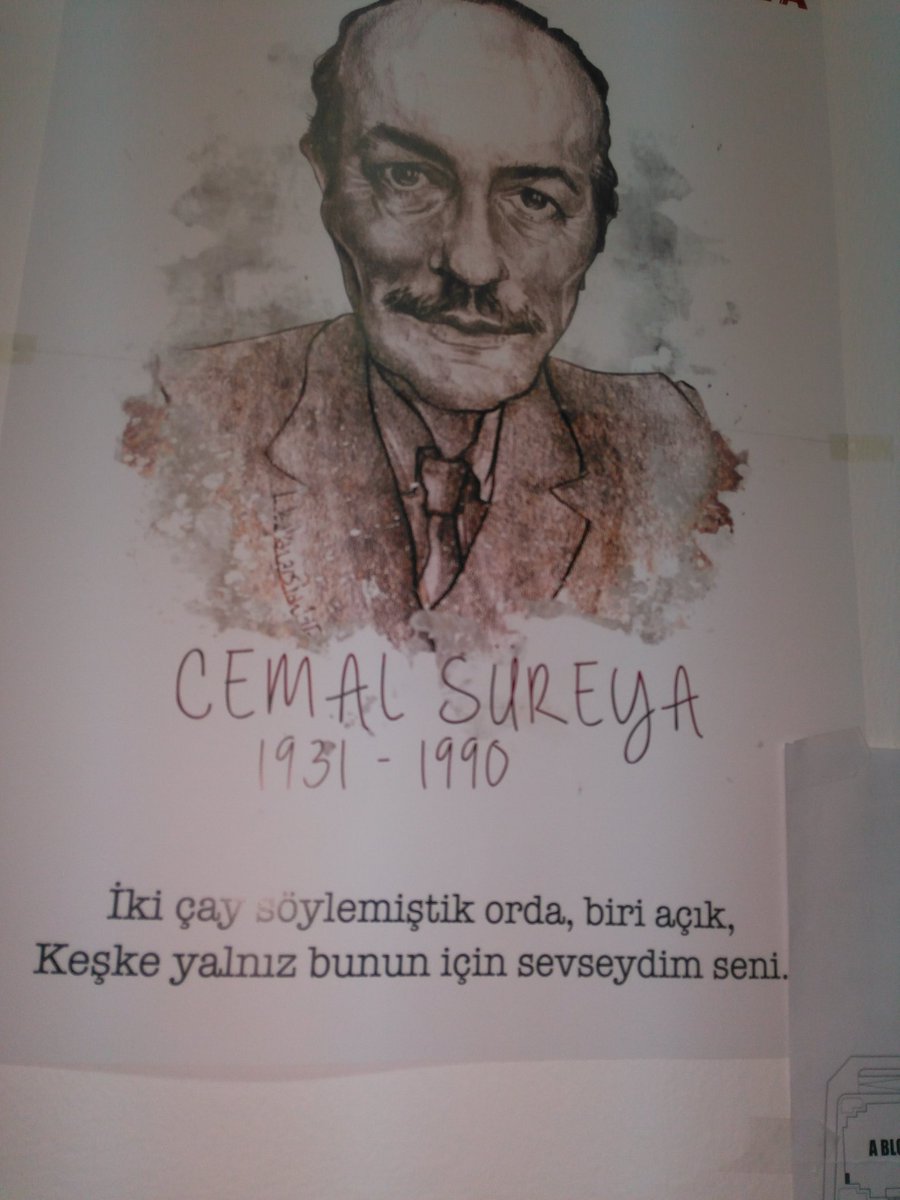 İki çay söylemiştik orda, biri açık,
Keşke yalnız bunun için sevseydim seni. #CemalSüreya #Edebiyathayattır #Şiir