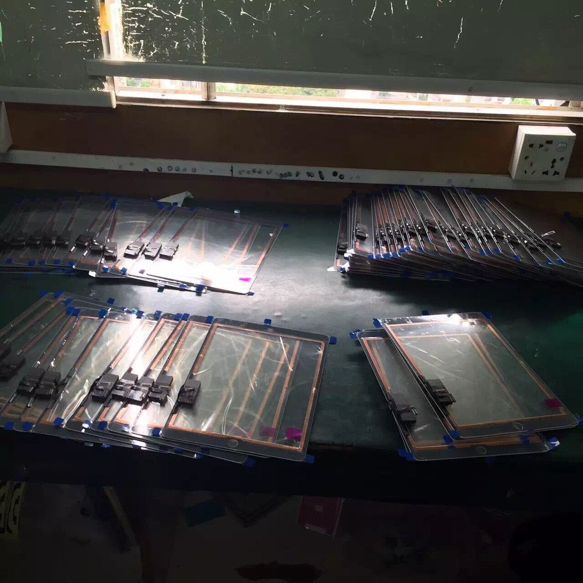 HiTeksource's tweet image. Foxconn Original iPhone Screen/ Samsung Screens