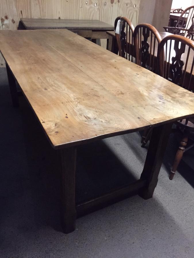 AntiqueTables1's tweet image. Beautiful Pale figured twin plank #elmtable. Read :  bit.ly/1JYbISw  #olddiningtable #farmhousetable