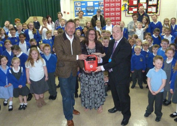 TheBHF's tweet photo. Read about this mum's fundraising campaign to install a defibrillator at her son’s school: https://t.co/BUz28YWKGi https://t.co/hDfkgWnBsY
