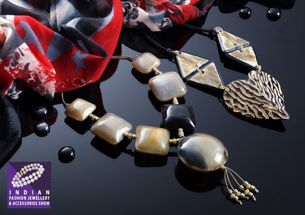 epchindia's tweet photo. Glam up neck pieces with shine, sheen & texture..... at The IFJAS, 2016 #fashion #jewellery #tradeshow2016 https://t.co/gpXcw4V1tS