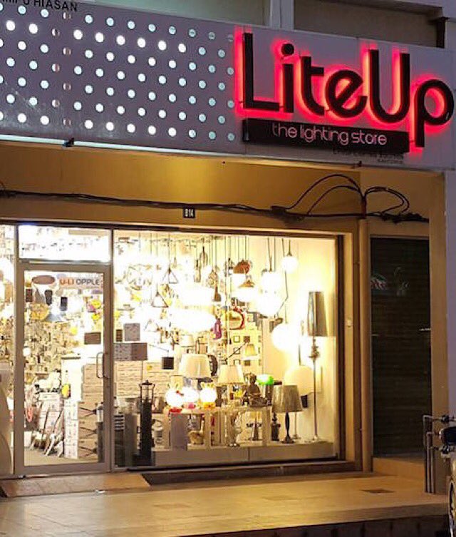 mydirectweet's tweet photo. Too big, too small.....just right! Shop &amp; find the perfect lamp to LiteUp your home. https://t.co/lL8KKw6ciF https://t.co/STDRZn06lG