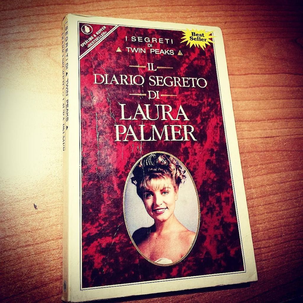 alloftwinpeaks's tweet photo. Readings 😱
#twinpeaks #davidlynch #mircalla #books #book #read #reading #reader #page #pages #paper #instagood #kin… https://t.co/22O1O1muUr