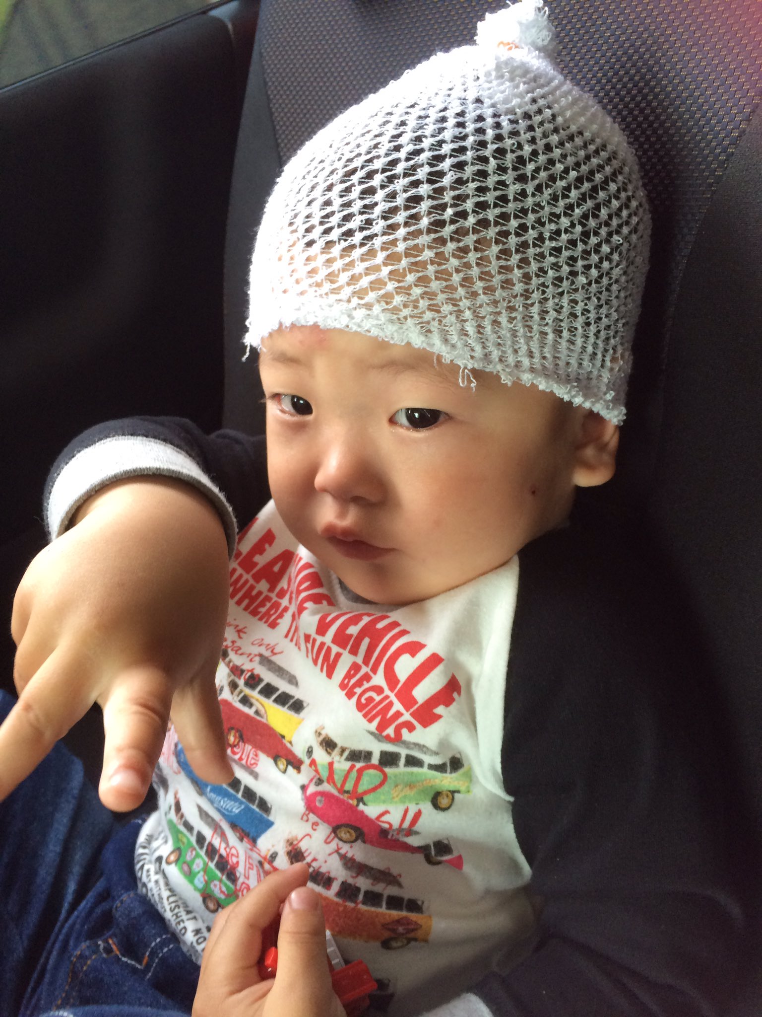 Uzivatel East333 Na Twitteru 息子 階段から落ち頭3針縫う怪我 娘 今朝から39度の熱で嘔吐 本日 子供の日 T Co Hcftwdttb8 Twitter