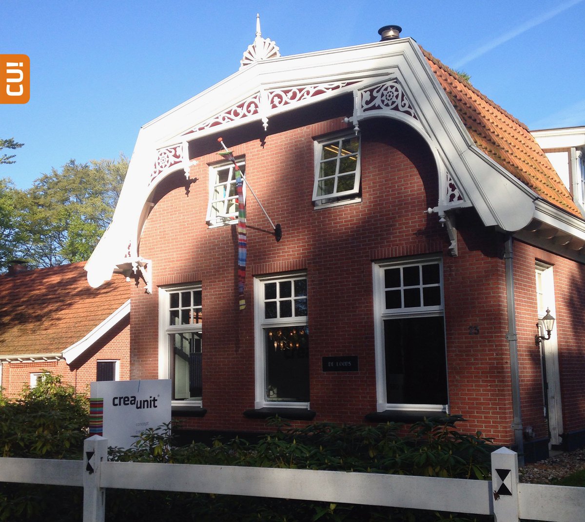 CreaUnit's tweet image. Onze vlag hangt uit, wij zijn er klaar voor! Geniet van deze zonnige dag! #CU #HQ #bevrijdingsdag #hemelvaartsdag