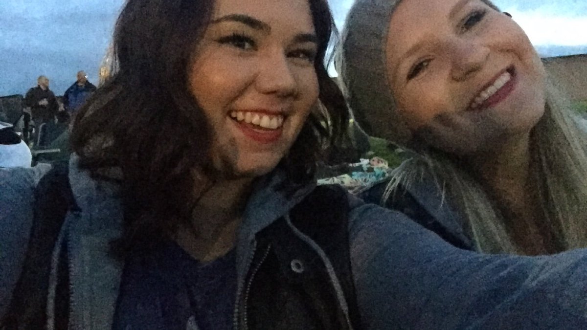 Kennerbean's tweet photo. Happy birthday to my little china doll💜 here's to another year with you by my side👭 #3beers1hand @karlzbeatt luv u👸 https://t.co/iHL9BrImCf