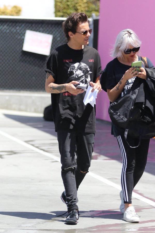 _BestOfLouis_'s tweet photo. Louis and Lou T in LA #5 https://t.co/0CqvlOickW