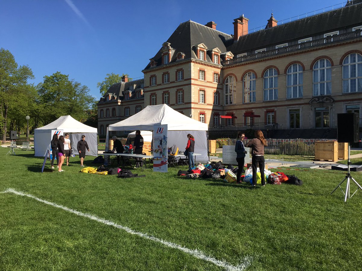 sonplusevent's tweet photo. Tournoi universitaire biche volley. #citeuniversitaire #VolleyFriends #ffsu #Ascension #soleil #quelemeilleurgagne https://t.co/oHAXfPimsA