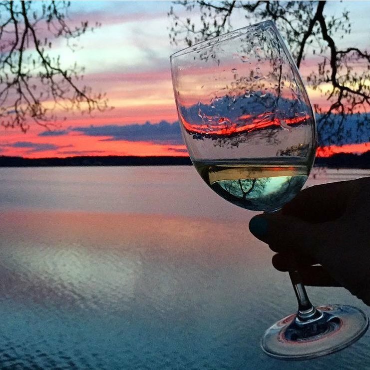 #cheers to beautiful #pink #sunset by the #river RT <a href="/onceuponawine_/">ONCE UPON A WINE ®™ OFFICIAL</a> #wine #vino #vinho #wein #vin #winelover #love