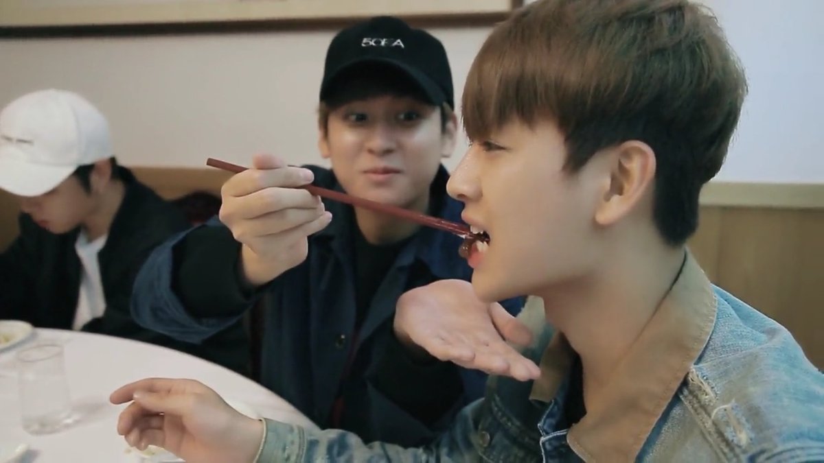 KOO7EST's tweet photo. Chanu feeding his twin.
https://t.co/uk7Tm245O8