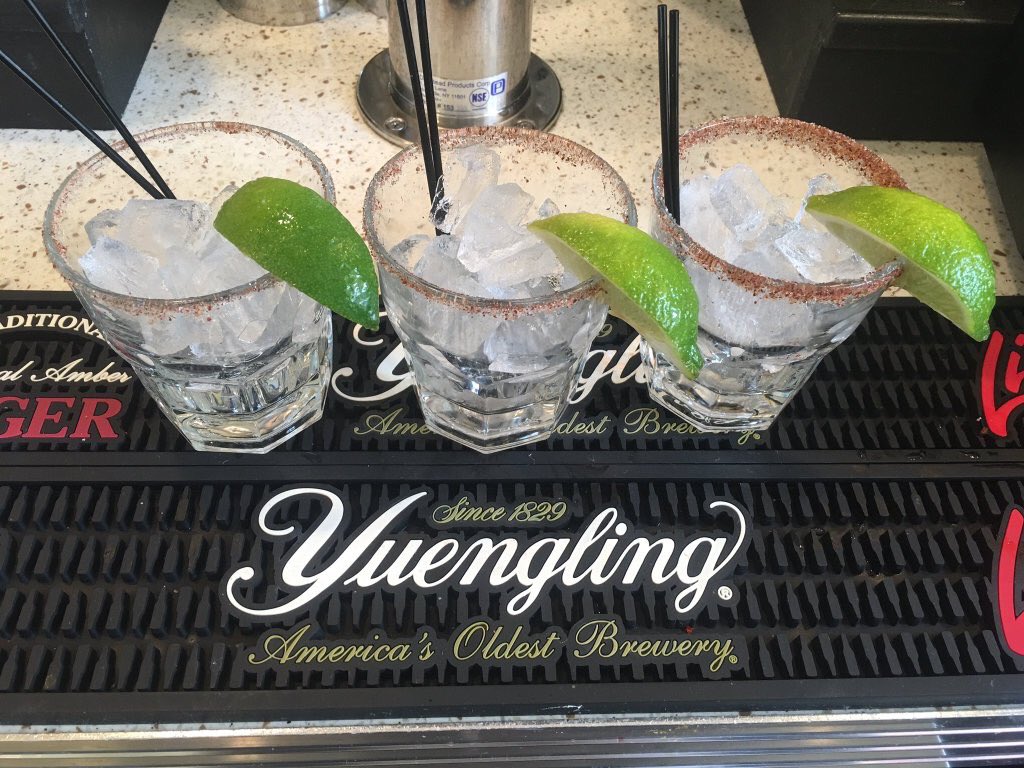 DinerDC's tweet photo. HAPPY CINCO DE MAYO DAY! 5$ ๐นRITAS AND 7$ NACHOS ALL DAY LONG!๐ #alldaylong#CincoDeMayo #dinerdc #1/2happyhourallday https://t.co/Y8iiZe4gBS