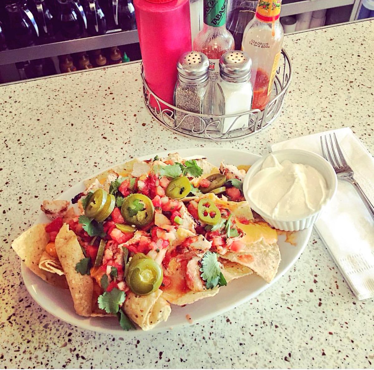 DinerDC's tweet photo. HAPPY CINCO DE MAYO DAY! 5$ ๐นRITAS AND 7$ NACHOS ALL DAY LONG!๐ #alldaylong#CincoDeMayo #dinerdc #1/2happyhourallday https://t.co/Y8iiZe4gBS