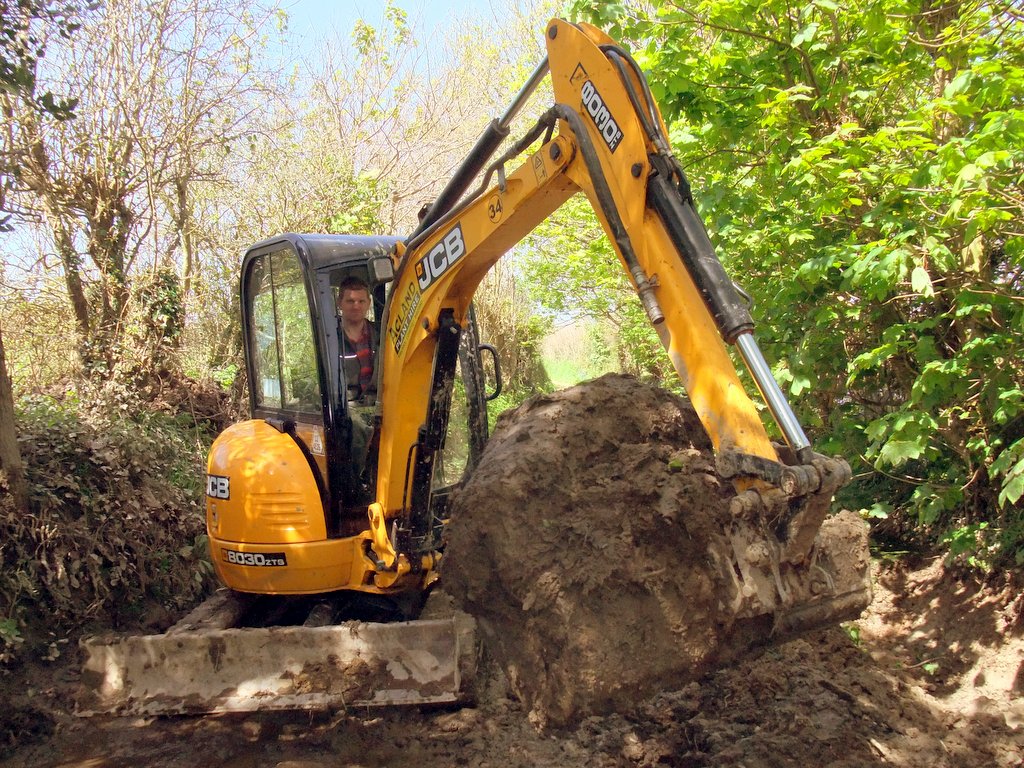Phil Michell and <a href="/JCBmachines/">JCB</a> sort the drainage on the lane to Bolingey. No more wellies needed to get to the pub!