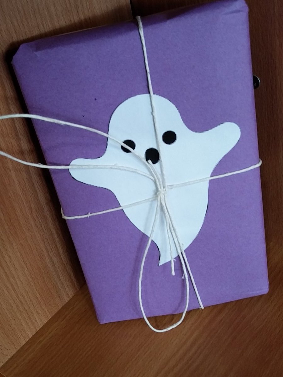 hull_libraries's tweet image. Looks like our Claire has been at it again.. Why not check out a &quot;booky dip&quot; ??