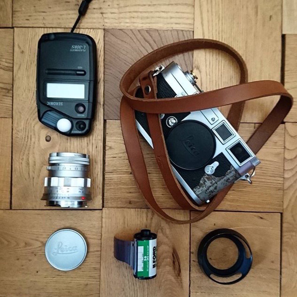 figosastrap's tweet photo. An amazing analog equipment with a #Figosa #camerastrap on #Leica! #madeinitaly #filmphotography #filmisnotdead https://t.co/cIQqELIp8a