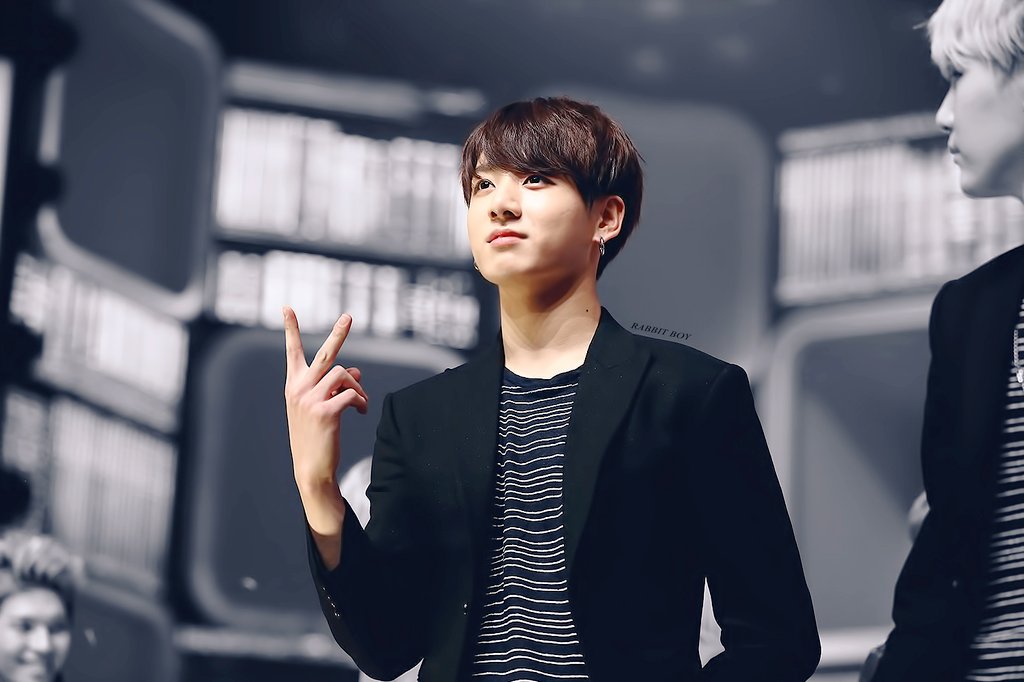 lovlysprings's tweet photo. #WOWBTS jhope bilang bahwa jungkook sekarang sudah menjadi dewasa, tapi member tetap menganggap jungkook "bocah" https://t.co/vj6OFqxyeD