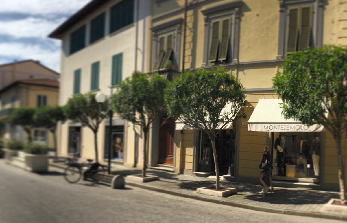 Oggi si lavora qui 
<a href="/MontezemoloGSI/">MONTEZEMOLO</a> #ForteDeiMarmi #comunicazione