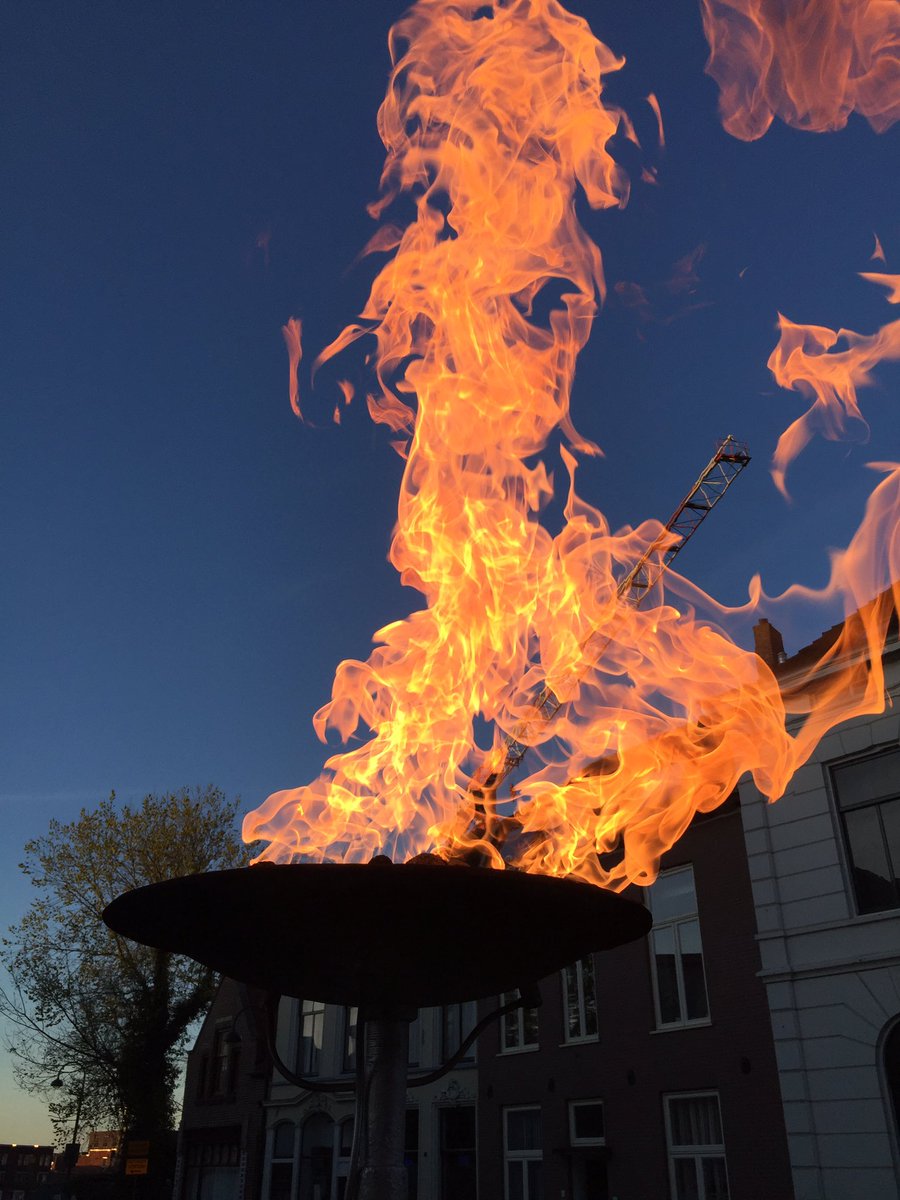 Juttepeer17's tweet photo. #bevrijdingsvuur Bevrijdingsloop Wageningen naar Doorn. Vrijheid, geef het door!! @hardlopenisleuk https://t.co/GVeBmIgL2t