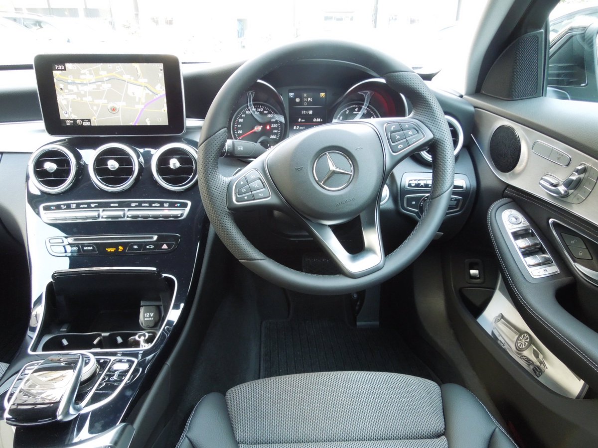 Twitter पर ニッポンレンタカー東京 ニッポンレンタカーヤナセのコラボ企画 ベンツc180クラスの内装写真 黒色の内装がcoooool