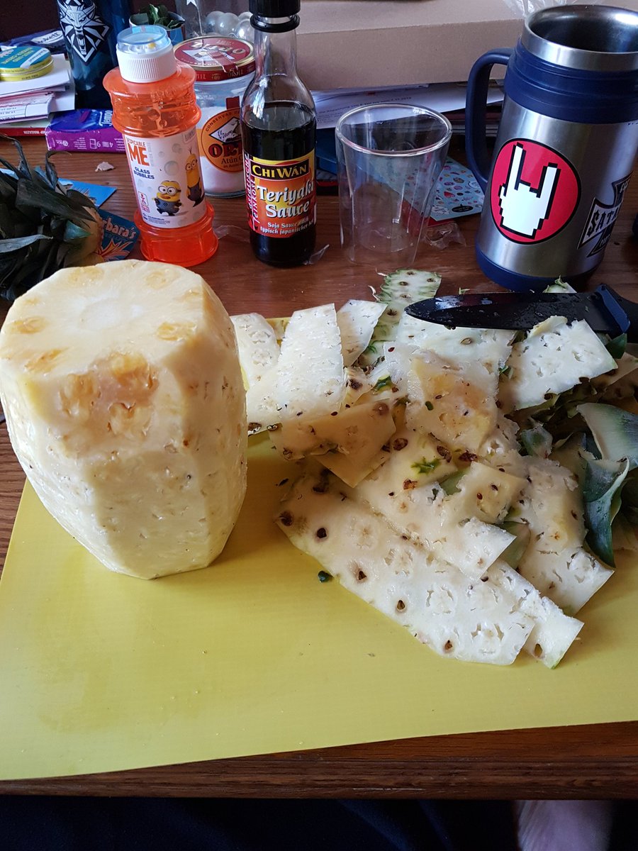 0iramrepuS's tweet photo. preparing a special bomb for the smoker :o). #bbq #smoker #Vatertag #pineapplebomb https://t.co/lhHo639CoW