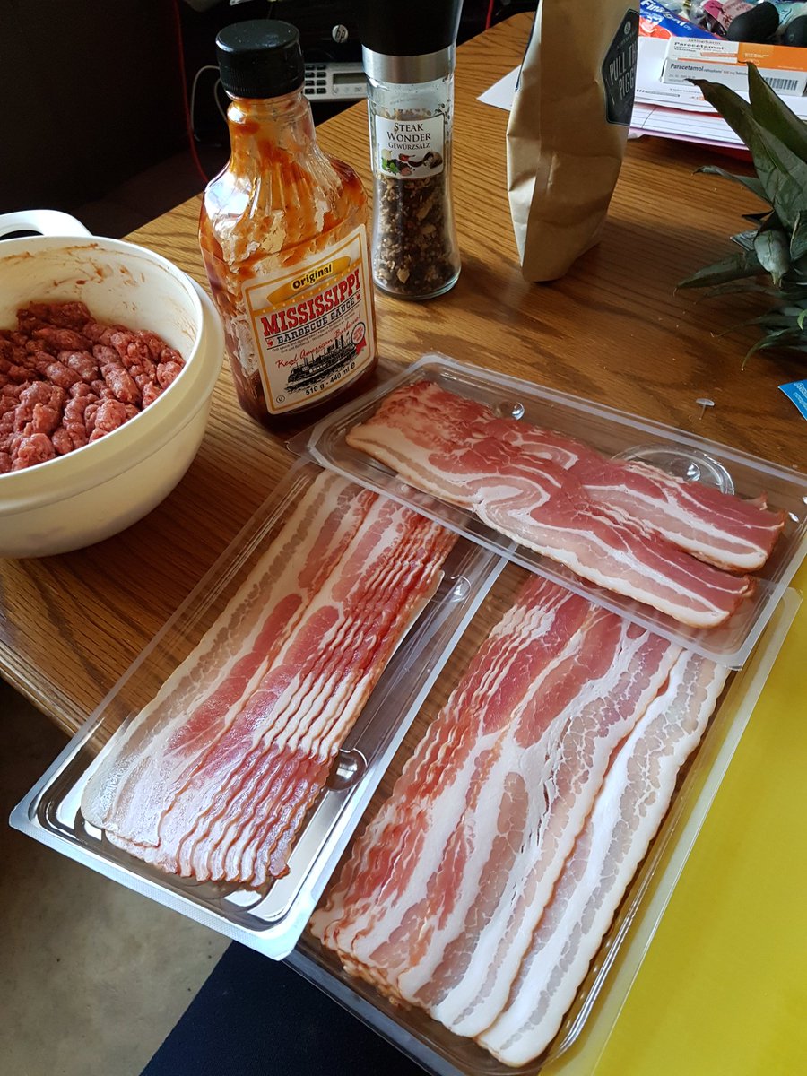 0iramrepuS's tweet photo. preparing a special bomb for the smoker :o). #bbq #smoker #Vatertag #pineapplebomb https://t.co/lhHo639CoW