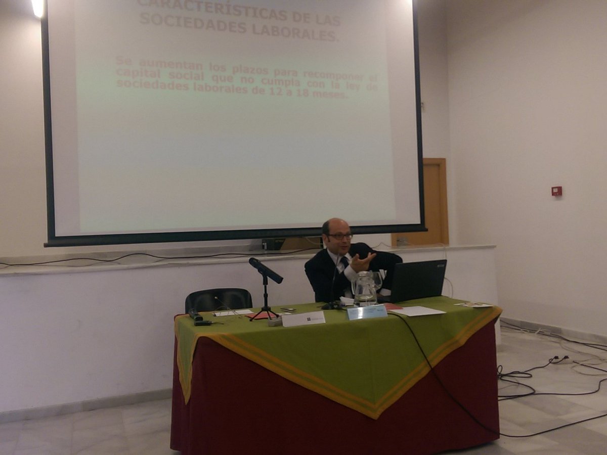 paco_menogal's tweet photo. Disfrutando en la  #SemanaEmprendedoradelAljarafe de la ponencia magistral de #MtnezdPinillos @SociedadLaboral https://t.co/6pmO1K8uOI