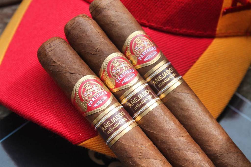 CigarsMyLife's tweet photo. The Champions League Final will be Spanish ⚽💨🏆 let's celebrate it! #cigars #partagas #anej… https://t.co/7rur4KPl1I https://t.co/17e0SSP2eB