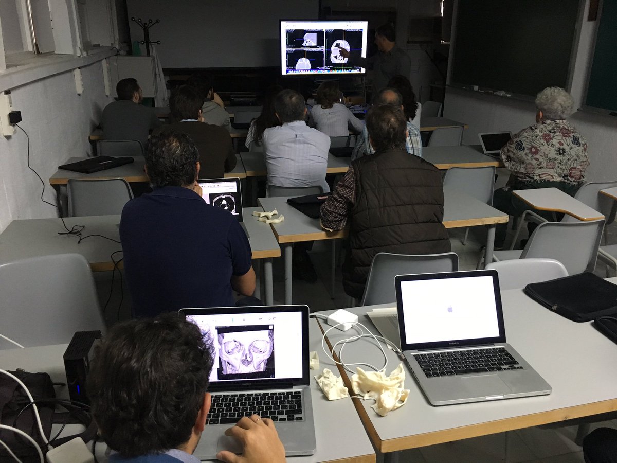 orlmacarena's tweet photo. II Curso de Planificación 3D prequirúrgica #osirix #scopis #estereolitografia https://t.co/hxVxZZwE1G