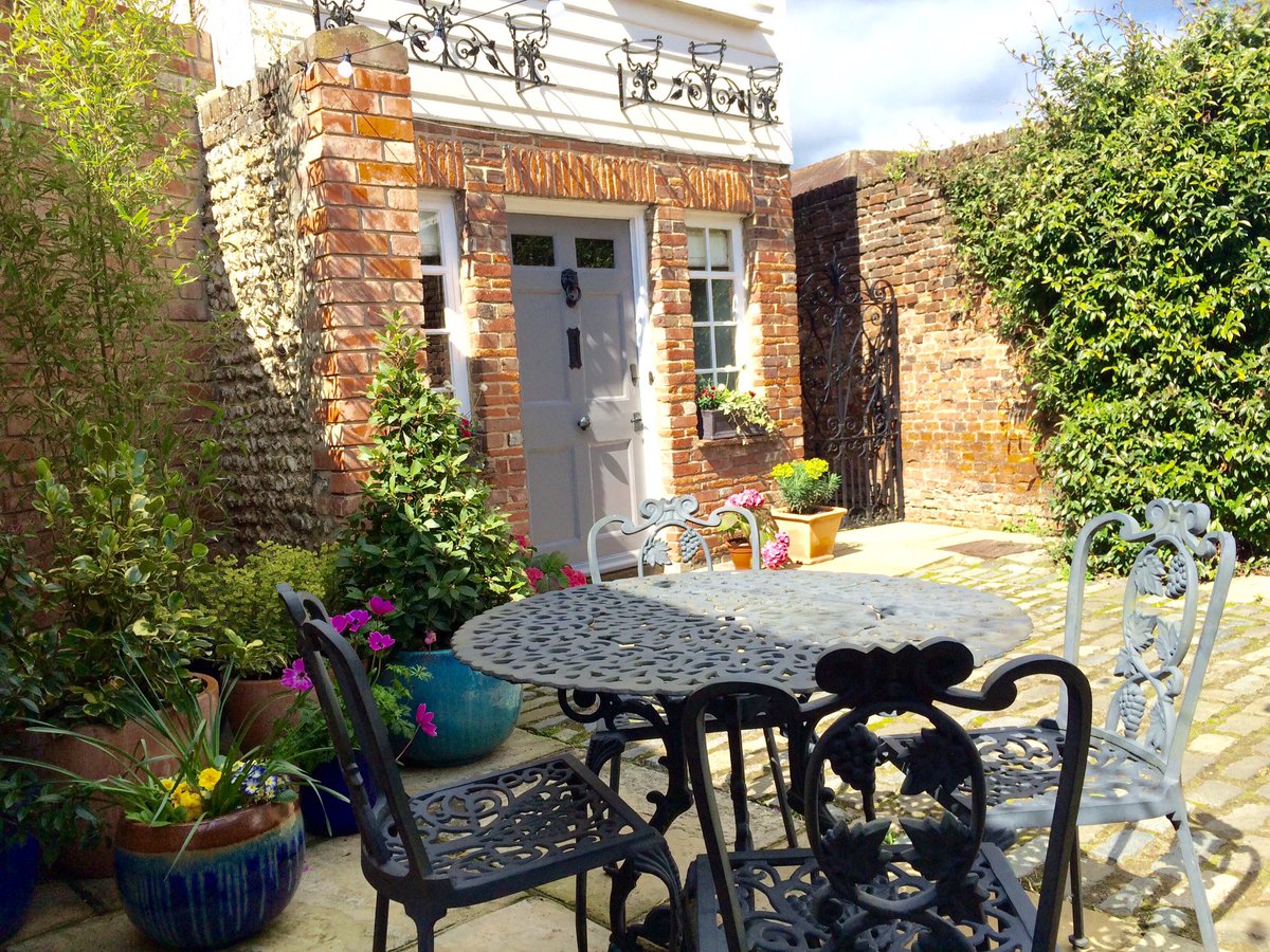 May Special Offer- book 3 or more nights midweek in May and get 25% off your stay!