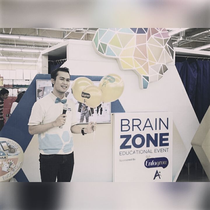 Lexi_B_Tyler's tweet photo. https://t.co/K4XJbnhxtD | @dicky_rivanzo | Orang mah libur panjang saya tetep kerja dong.. hihihi semangatt...😁😃🎤D… https://t.co/BFoAplW5X4