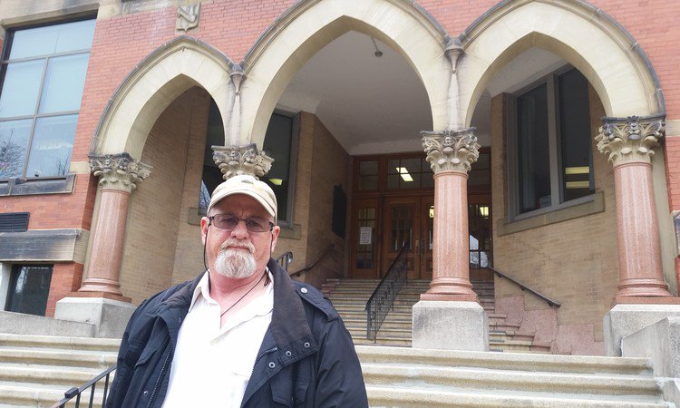 DailyGleaner's tweet photo. #NBCourt https://t.co/yxsfyWj2EX told controversial blogger, panhandler's verbal dispute turned violent #Fredericton https://t.co/tlgnwy5HR2