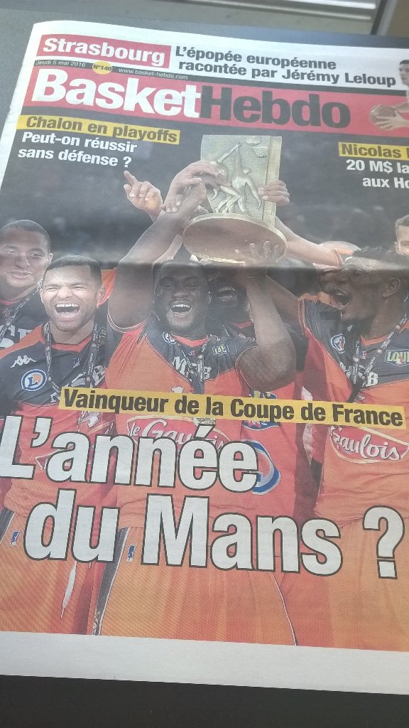 Grums10's tweet photo. ; La une qui fait plaisir ! Place aux play-offs ! @BasketHebdo @MSB_Officiel #CDFBasket #ChrisMVP #GoMSB 🏆🏀 https://t.co/ldqlvuLx5u