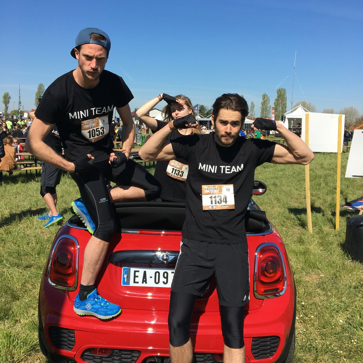romaincosta_'s tweet photo. Ça sent le départ ! @nicolassimoes @colinetetic @MINI_FR @TheMudDay #mudguymini https://t.co/byqHuBJYAK