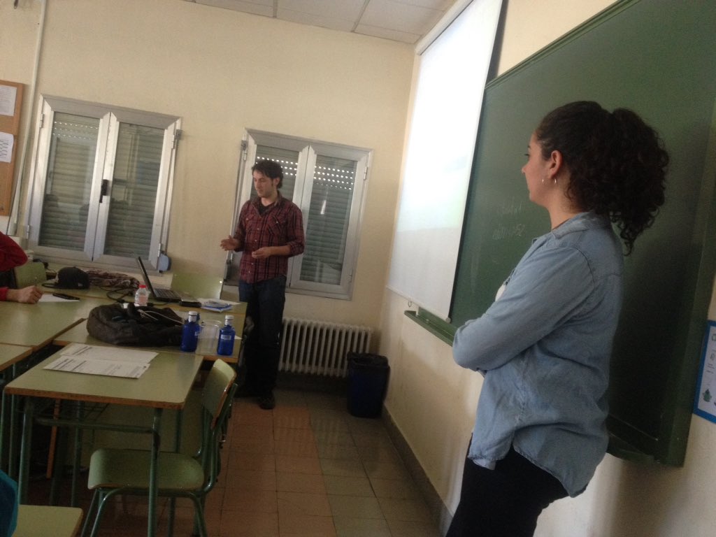 OJAU's tweet photo. El Xavier i l'Eva ens expliquen la seva experiència emprenedora amb el #cooperativisme i la #participació @pinergia https://t.co/1WpsRja9HI