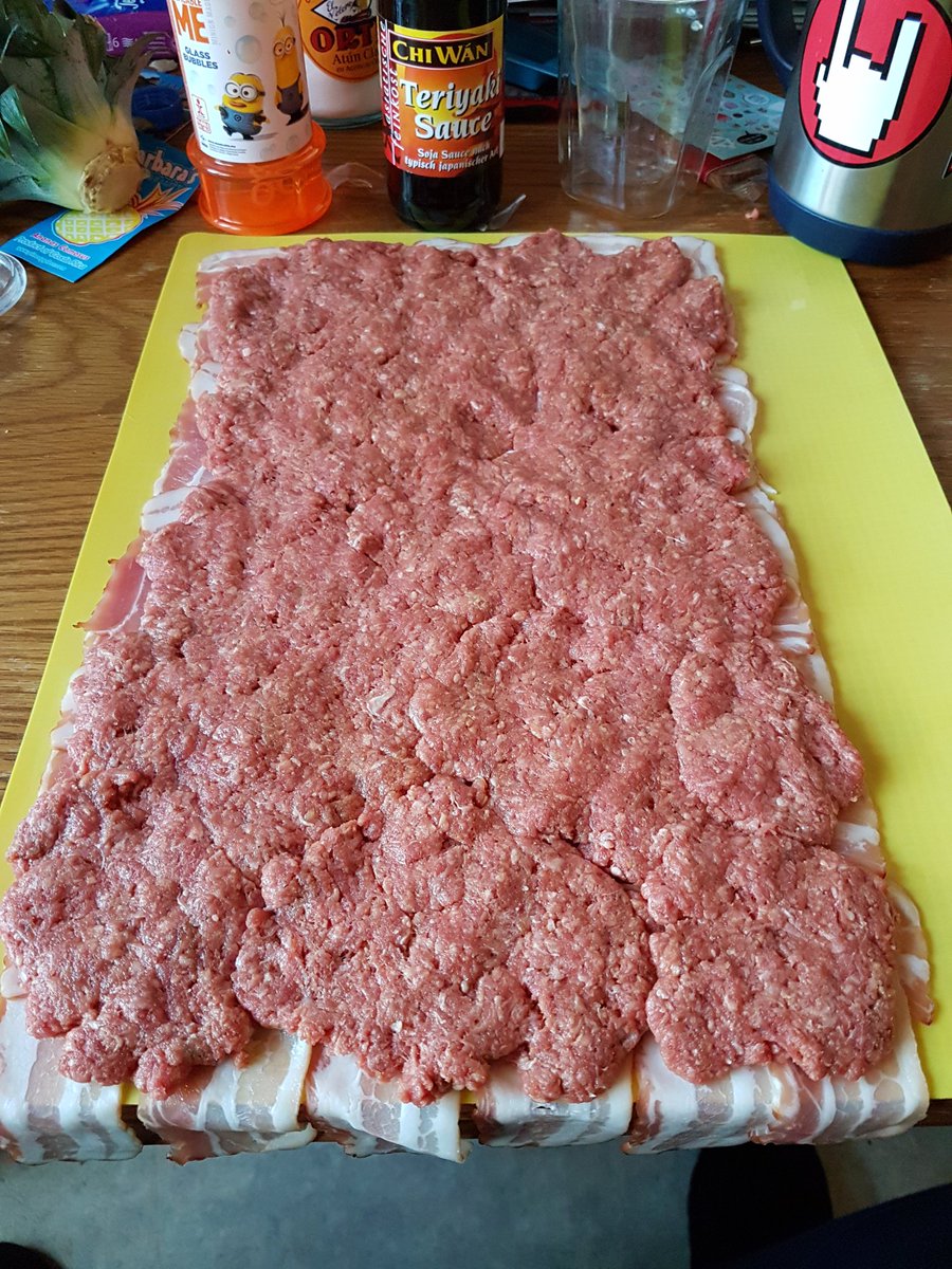 0iramrepuS's tweet photo. preparing a special bomb for the smoker :o).... final #bbq #smoker #Vatertag #pineapplebomb https://t.co/FlGoQDQpZU