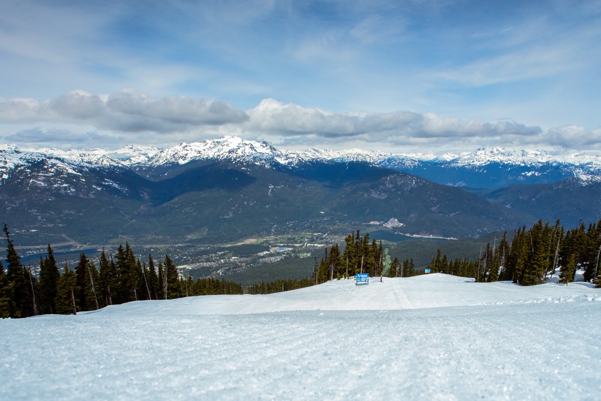 WhistlerBlckcmb's tweet photo. "14 Resorts Still Open for Skiing in North America" incl. @WhistlerBlckcmb https://t.co/g4Y9nakHn7 #WBGoBeyond https://t.co/od8WhfKTmO