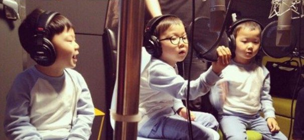 soompi's tweet photo. #SongTriplets Turn Into Professionals At Recording Studio
https://t.co/hf4zV1dkiS https://t.co/SEQu7iDCnM