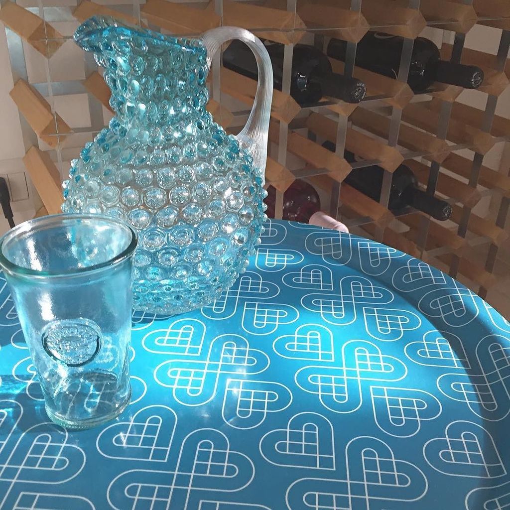 katecshaw's tweet image. Here's to beautiful sunny days! @cordellohome #signature #traytable #prettyglass #pitcher … ift.tt/26W4ied