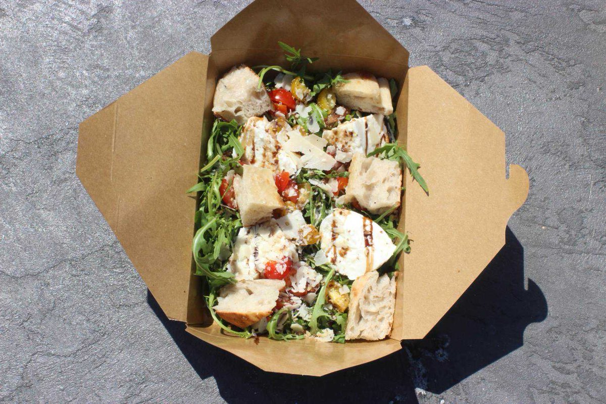lebarapapa's tweet photo. Notre salade en toute sa beauté. #faim #mozzarellaDiBufala #barapapa https://t.co/jU0ANXvEs0