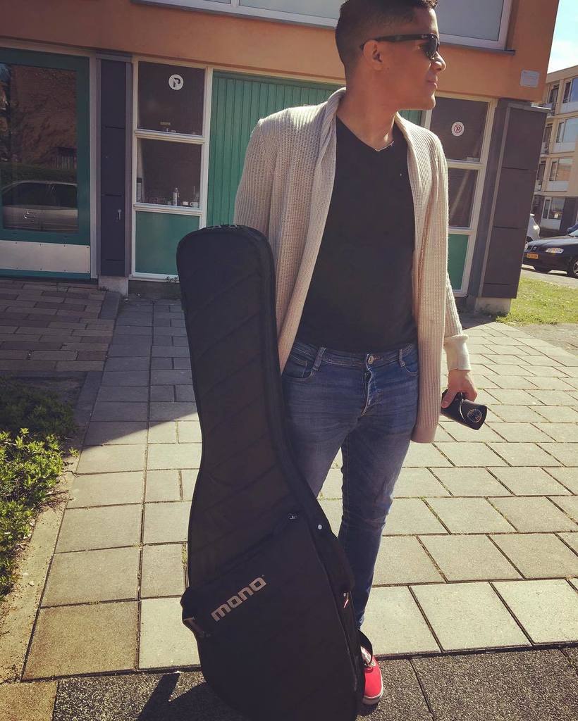 Datfunkmusician's tweet photo. Our DatFunk bassist David Bernabela his way to a gig in Rotterdam @ Isle Munda | fijne bev… https://t.co/ZhANdJUkcK https://t.co/1zt3Ab7txB