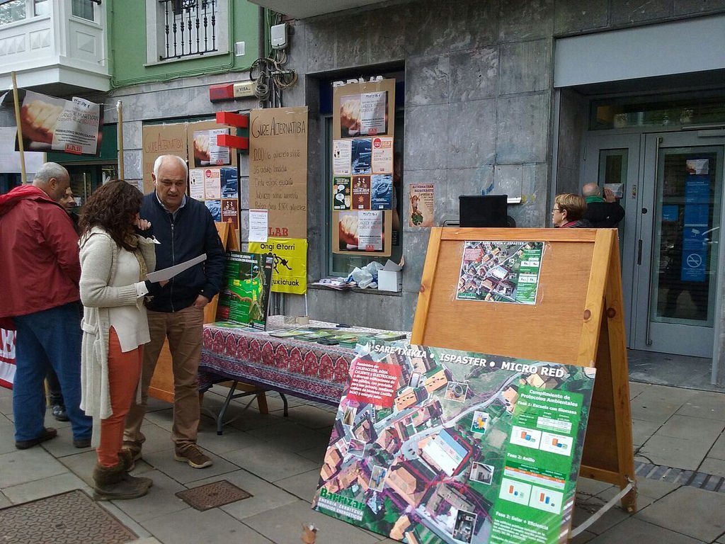 ALTERNATIBEN AZOKAK HERRIKO TALDEEN LANA BISTARATU ETA ALDARRIA EGIN DU LEKEITION
lea-artibaietamutriku.hitza.eus/2016/04/30/alt…