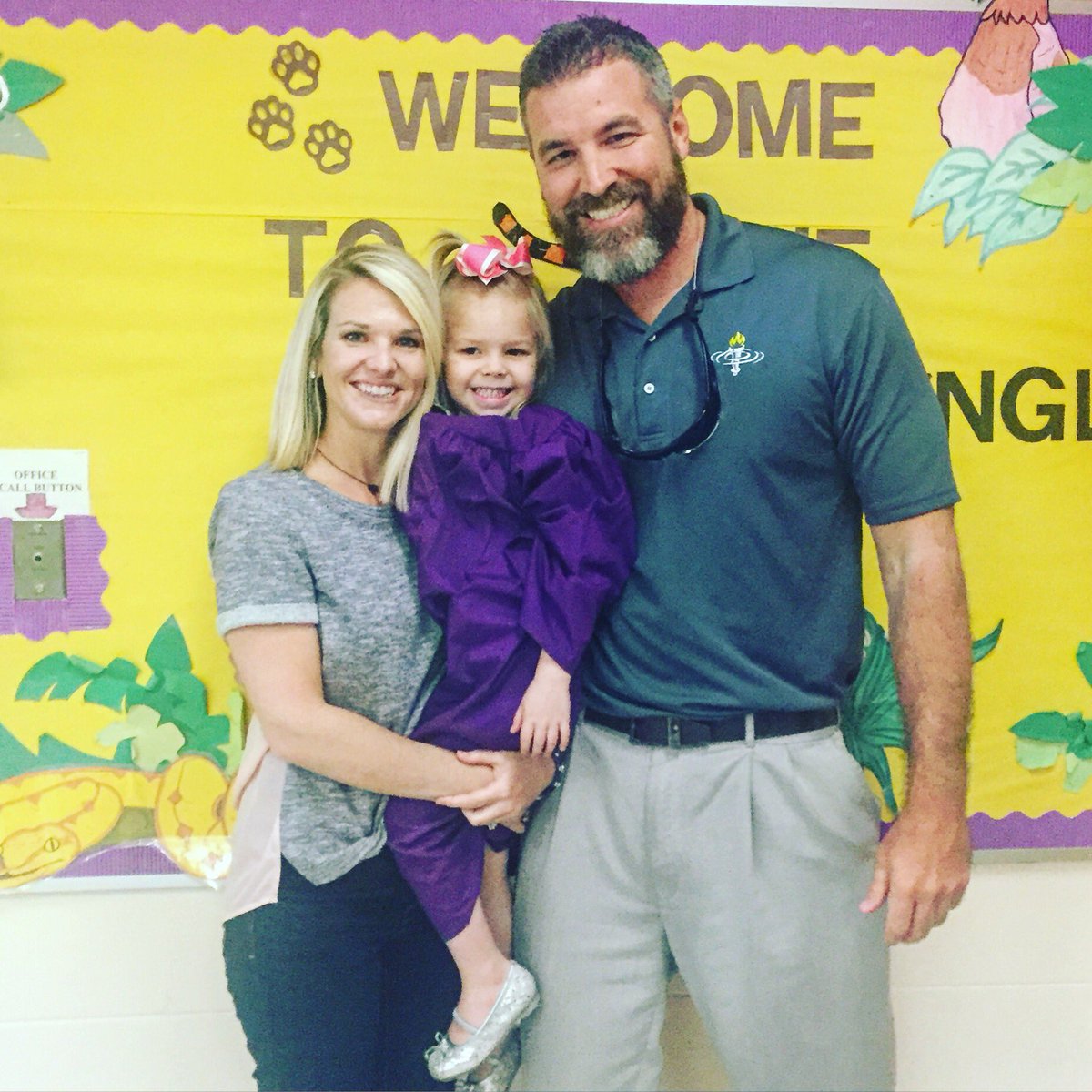 robchapmanfish's tweet image. Molly&apos;s officially a graduate! 🎓😀 Tiger Tots Class of 2016 #biggiesMolls #graduation #timetogetajob