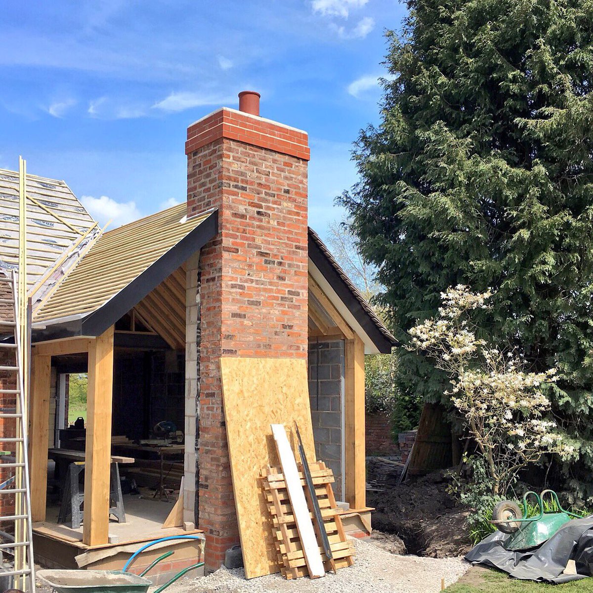 Antler_Oak's tweet photo. Oak framed extension coming along nicely in Knutsford #knutsford #cheshire #design #architecture #lifestyle #luxury https://t.co/WVCknpX1mr