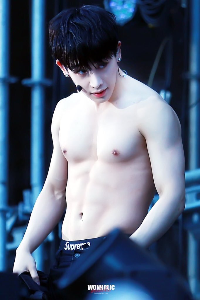 mbmhbjy's tweet photo. อะไรนะ แบมบอกว่าสนิทกับวอนโฮ โทรหากันบ่อยมาก(แทบทุกวัน) // ฉัน : หืมมม 🌚 เอาเลยค่ะ #wonho #bambam #wonbam https://t.co/VNZ8JDAU5a