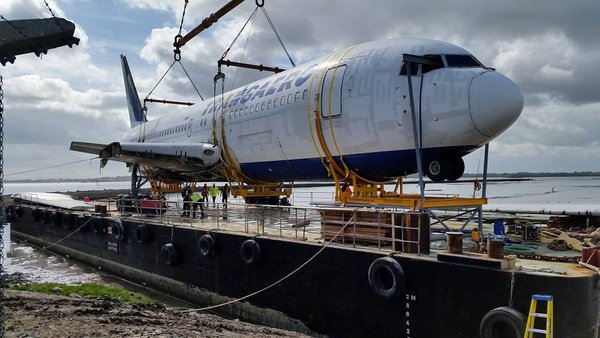 OGonnelloeEXCH's tweet photo. @Gizmodo @GizmodoUK - #PlaneSailing - @quirkyglamping transporting a jumbo jet on a barge along the #WildAtlanticWay https://t.co/c1MxKqXDq8