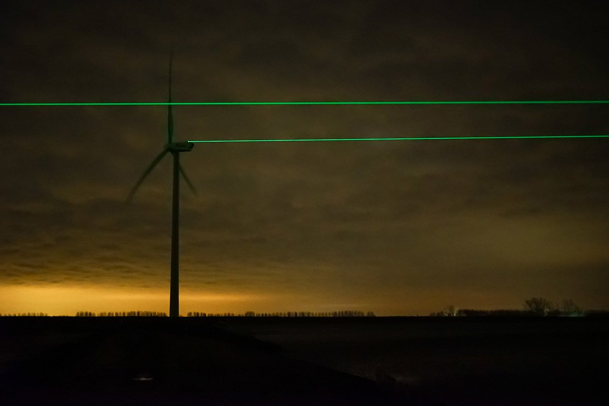 stilomag's tweet photo. Inspirado en los paisajes de Kinderdijk, Roosegaarde ha presentado su instalación Windlicht https://t.co/usFwjJEstN https://t.co/4cBnnvAly8