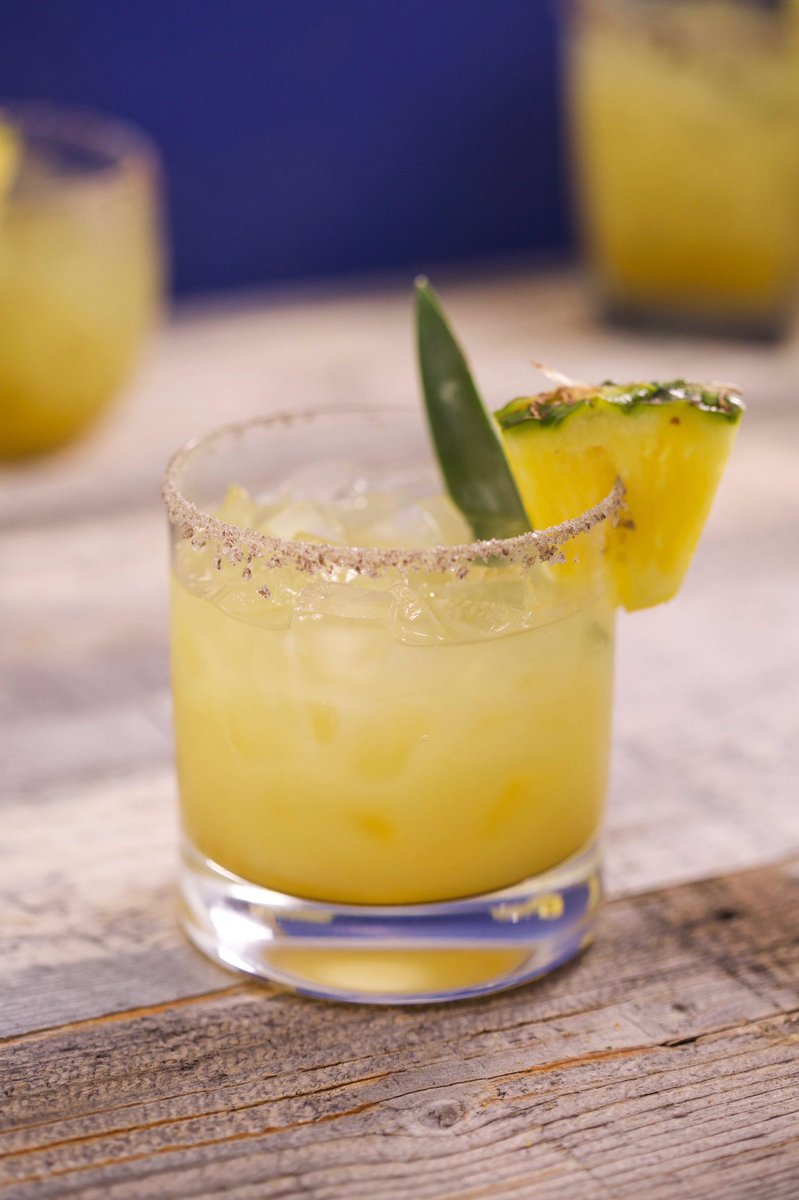 rachaelray's tweet photo. ... @johnmcusimano's smoky pineapple margarita! Recipes for both on https://t.co/ThIMCoy76y! https://t.co/hBURWPXzAT