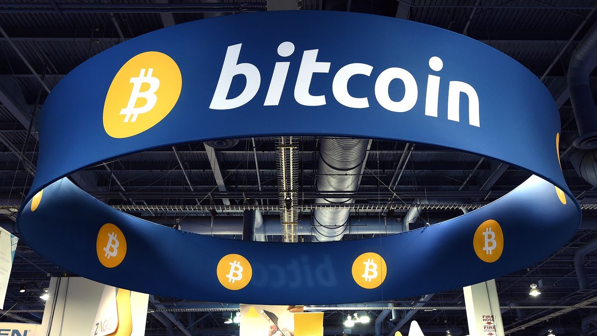 verge's tweet photo. Supposed Bitcoin founder says 'goodbye' after presenting fake evidence https://t.co/1rLS8AgRfc https://t.co/Ey0vIM8Bao